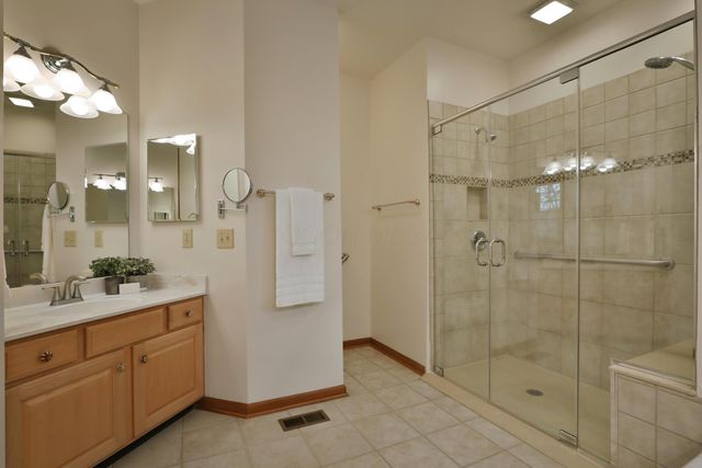 3827 Rockpointe Drive, Columbus, OH 43221