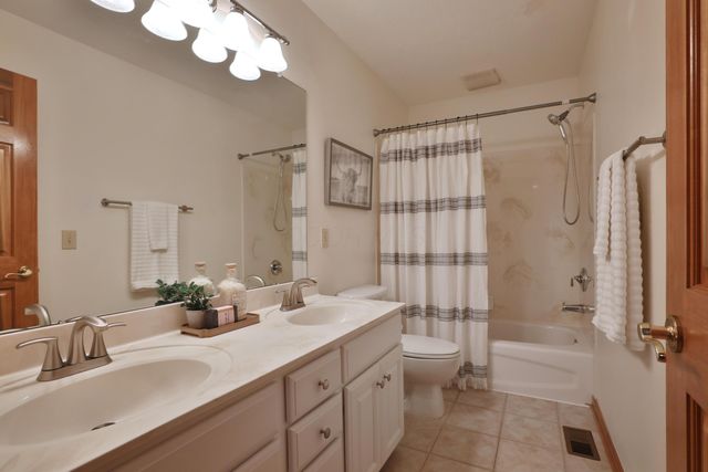 3827 Rockpointe Drive, Columbus, OH 43221