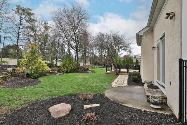 3827 Rockpointe Drive, Columbus, OH 43221