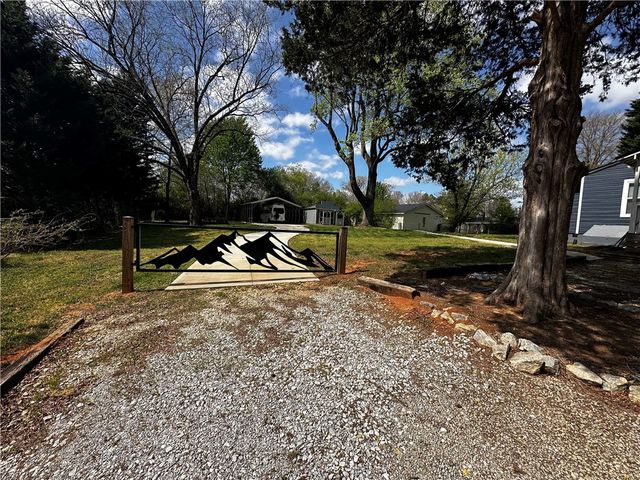 5 Robertson Way, Travelers Rest, SC 29690