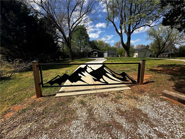 5 Robertson Way, Travelers Rest, SC 29690