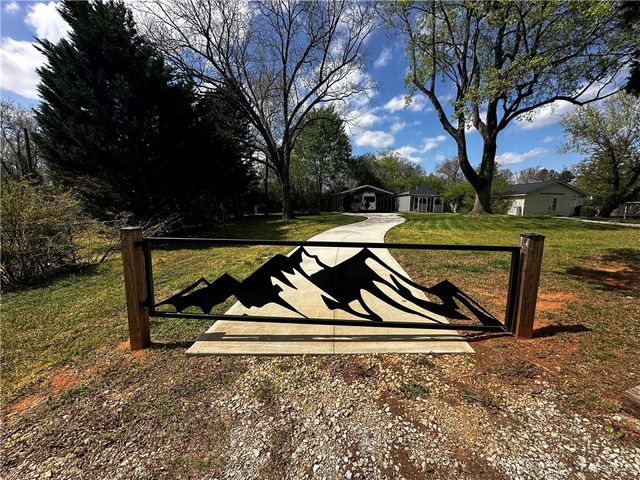 5 Robertson Way, Travelers Rest, SC 29690