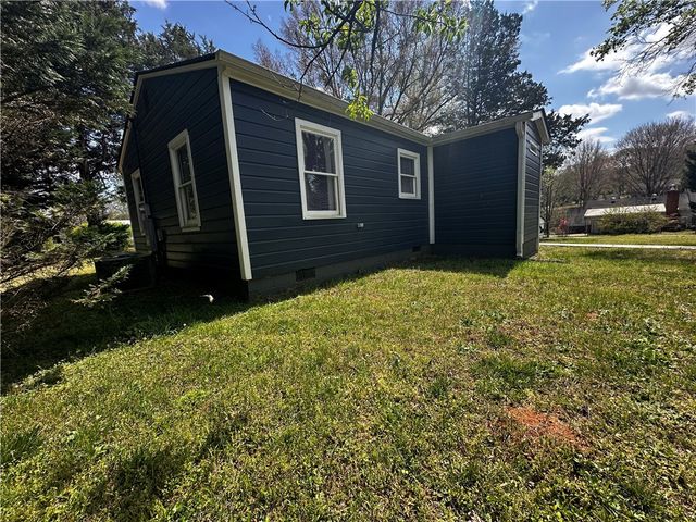 5 Robertson Way, Travelers Rest, SC 29690