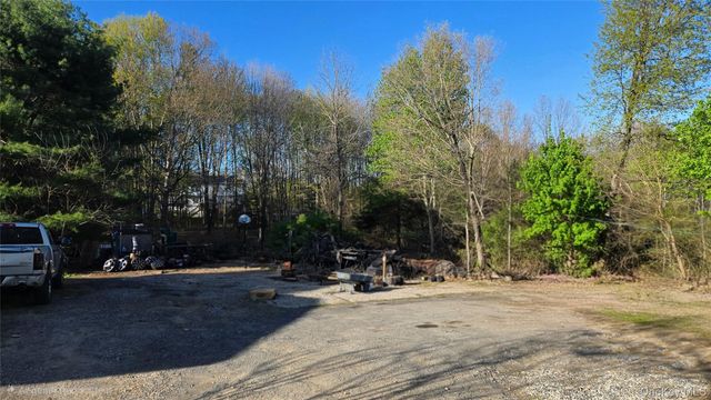 155 Huckleberry Turnpike, Wallkill, NY 12589