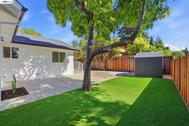 1913 W Middlefield Rd, Mountain View, CA 94043