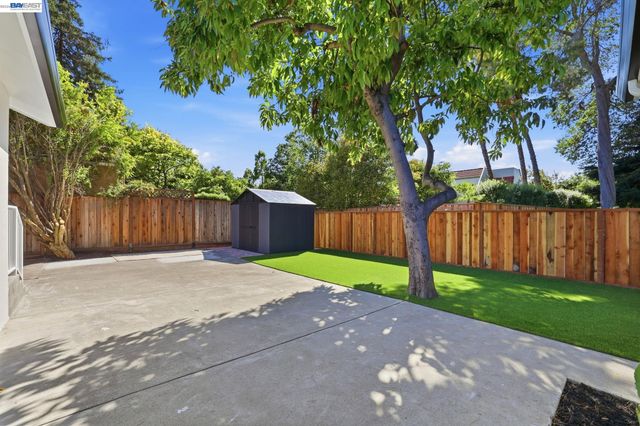 1913 W Middlefield Rd, Mountain View, CA 94043