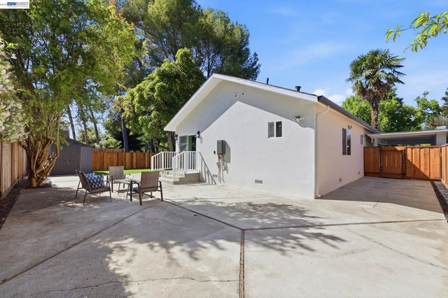 1913 W Middlefield Rd, Mountain View, CA 94043