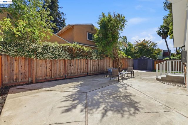 1913 W Middlefield Rd, Mountain View, CA 94043