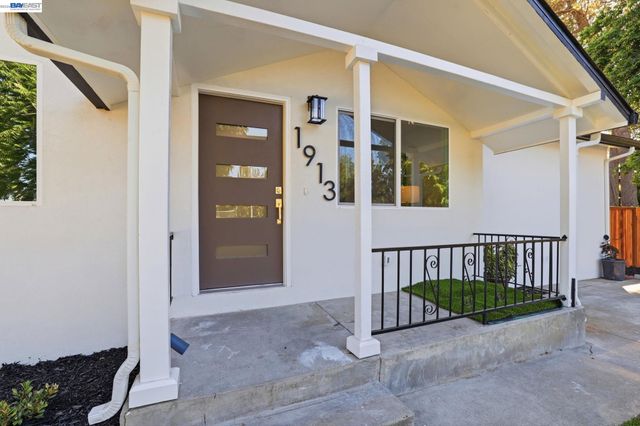 1913 W Middlefield Rd, Mountain View, CA 94043