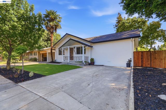 1913 W Middlefield Rd, Mountain View, CA 94043