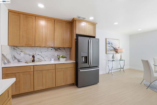 1913 W Middlefield Rd, Mountain View, CA 94043