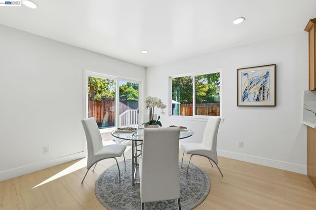 1913 W Middlefield Rd, Mountain View, CA 94043