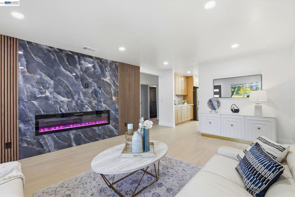 1913 W Middlefield Rd, Mountain View, CA 94043