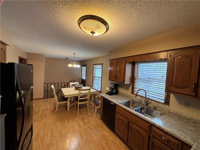 1104 Halsey Terrace, Harrisonville, MO 64701