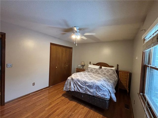 1104 Halsey Terrace, Harrisonville, MO 64701