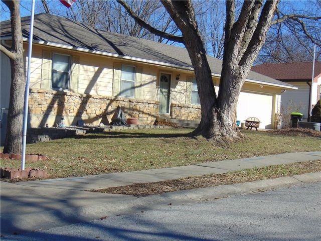 1104 Halsey Terrace, Harrisonville, MO 64701