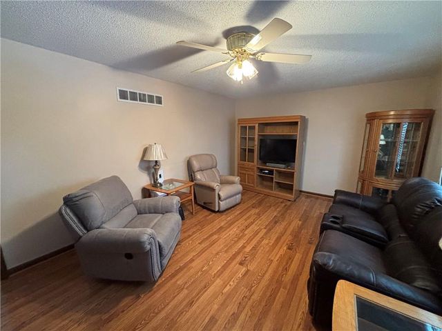 1104 Halsey Terrace, Harrisonville, MO 64701