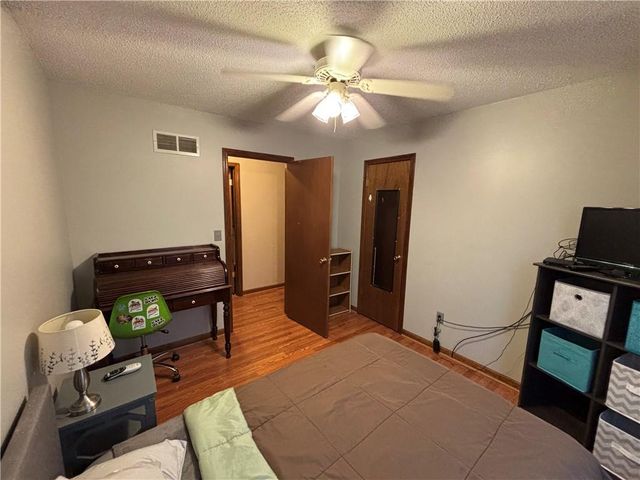 1104 Halsey Terrace, Harrisonville, MO 64701