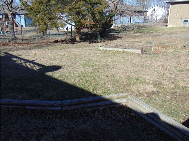 1104 Halsey Terrace, Harrisonville, MO 64701