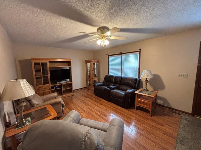 1104 Halsey Terrace, Harrisonville, MO 64701