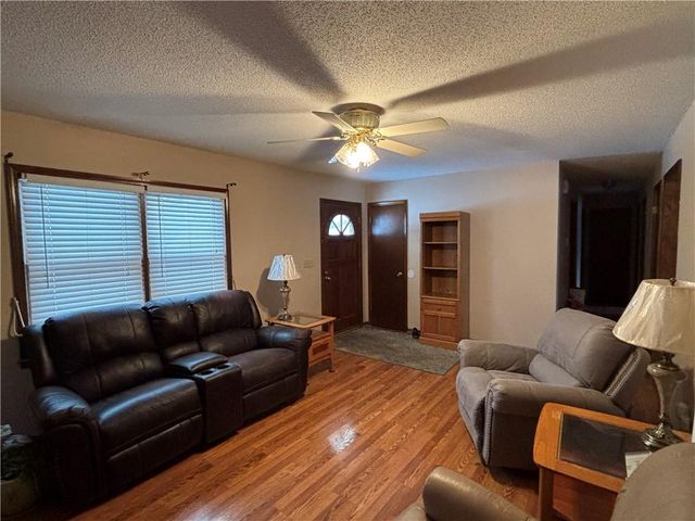 1104 Halsey Terrace, Harrisonville, MO 64701