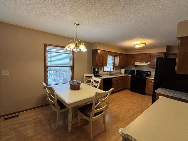 1104 Halsey Terrace, Harrisonville, MO 64701