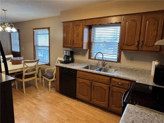 1104 Halsey Terrace, Harrisonville, MO 64701