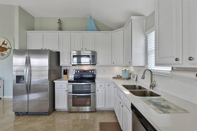 23178 Fresca Street, Galveston, TX 77554