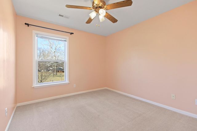 2305 THOMAS DR, Columbia, MO 65202