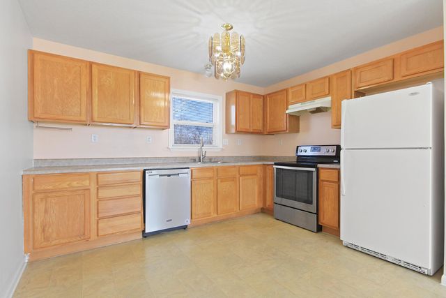 2305 THOMAS DR, Columbia, MO 65202