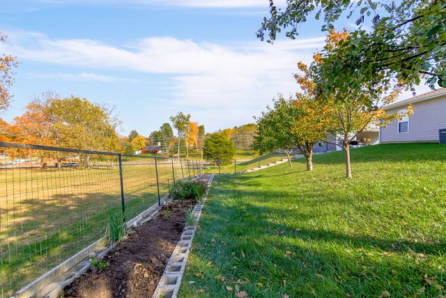 2305 THOMAS DR, Columbia, MO 65202