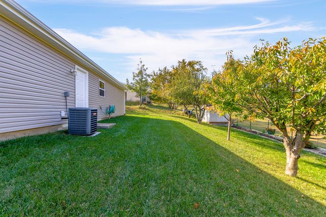 2305 THOMAS DR, Columbia, MO 65202