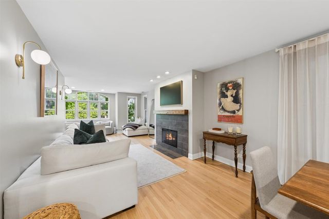 2555 N Southport Avenue 3, Chicago, IL 60614