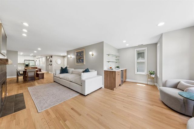 2555 N Southport Avenue 3, Chicago, IL 60614