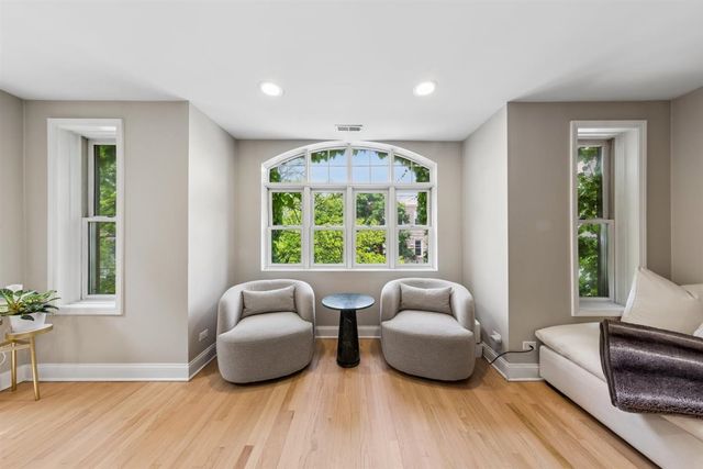 2555 N Southport Avenue 3, Chicago, IL 60614