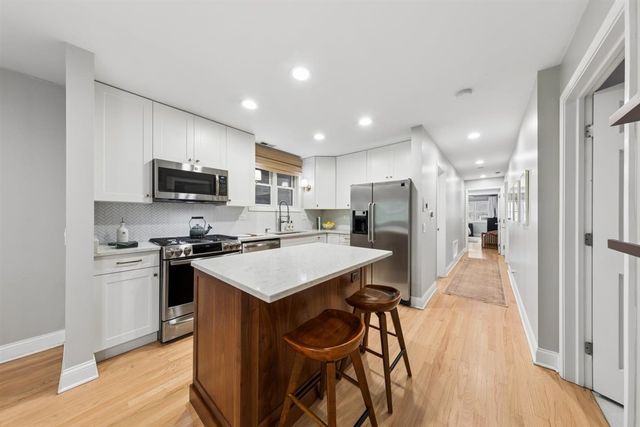 2555 N Southport Avenue 3, Chicago, IL 60614