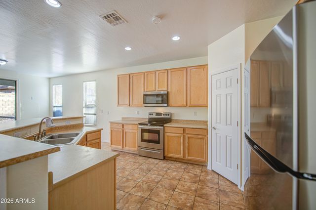 40353 N PARISI Place, San Tan Valley, AZ 85140