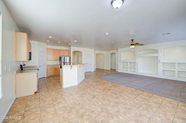 40353 N PARISI Place, San Tan Valley, AZ 85140