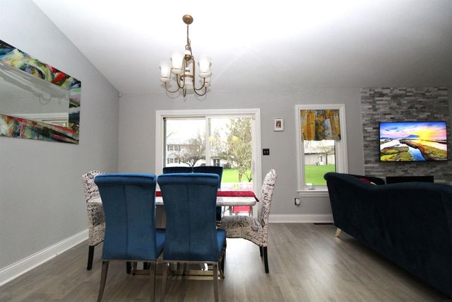 5702 Daisy Drive, Waterloo, IA 50701