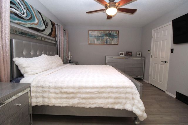 5702 Daisy Drive, Waterloo, IA 50701