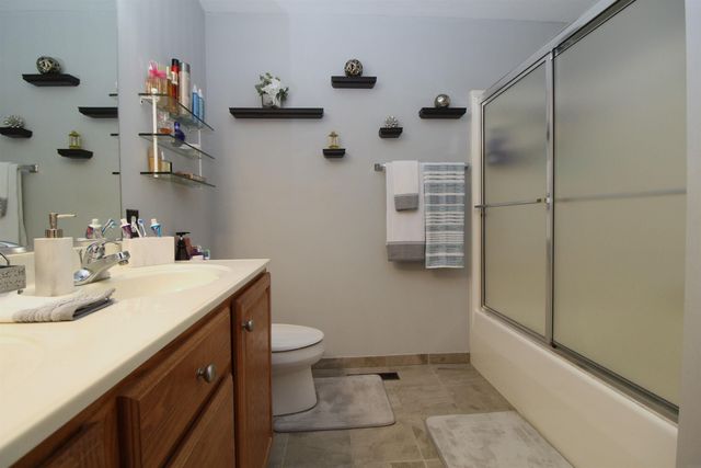 5702 Daisy Drive, Waterloo, IA 50701