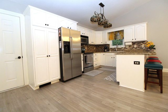 5702 Daisy Drive, Waterloo, IA 50701