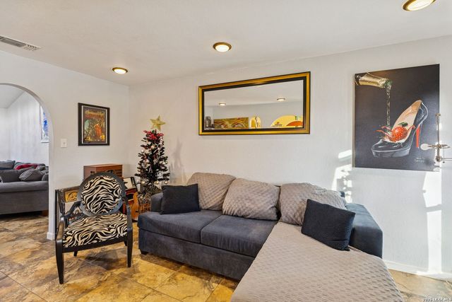 4003 Bentway, San Antonio, TX 78217