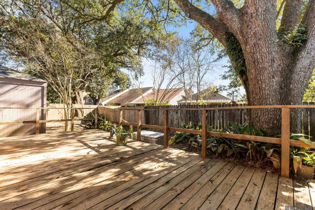 1815 Stonegate Ct, Baton Rouge, LA 70815