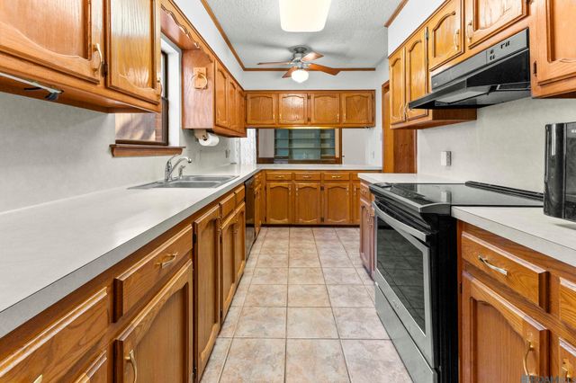 1815 Stonegate Ct, Baton Rouge, LA 70815