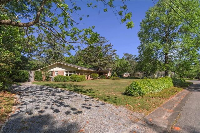 245 Carmel Drive E, Mobile, AL 36608