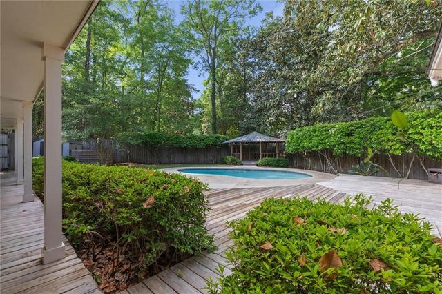 245 Carmel Drive E, Mobile, AL 36608