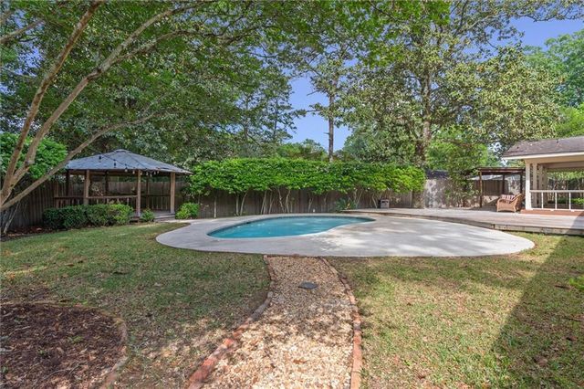 245 Carmel Drive E, Mobile, AL 36608