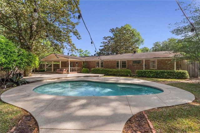 245 Carmel Drive E, Mobile, AL 36608