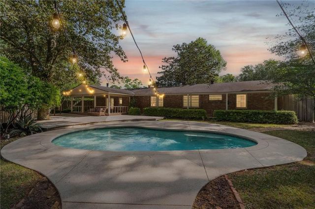 245 Carmel Drive E, Mobile, AL 36608